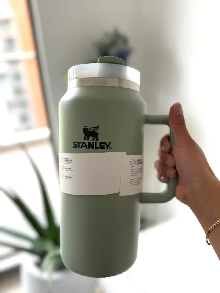 TERMO STANLEY 1.9Litros 64onzas VASO....webp