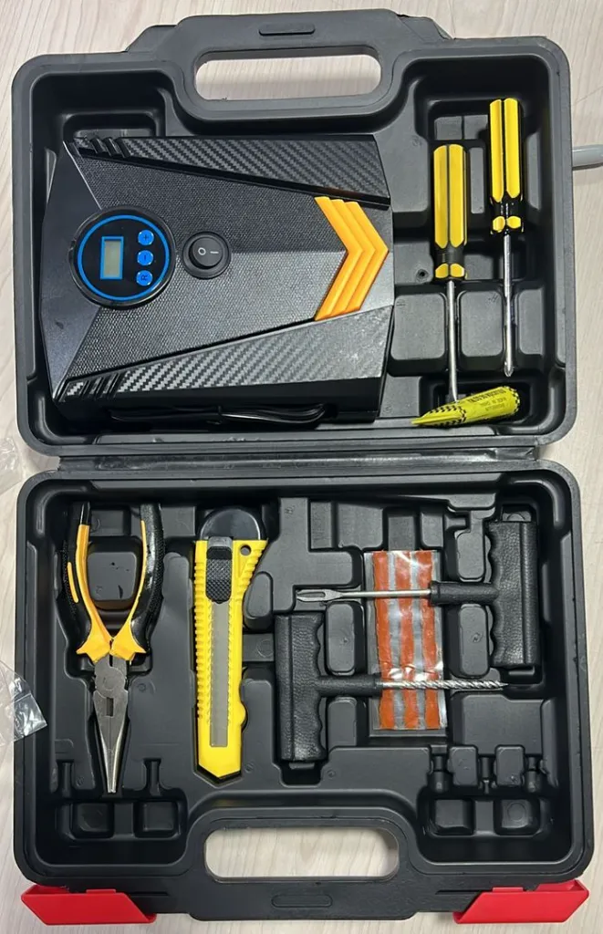 KIT MALETIN COMPRESOR DE AIRE Y HERRAMIENTAS PORTATIL.webp